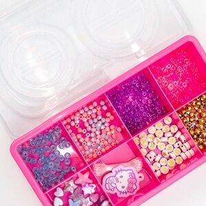 Hello Kitty Jewelry Friendship bracelets Making Kit makes 12 + Pink Sparkle Case